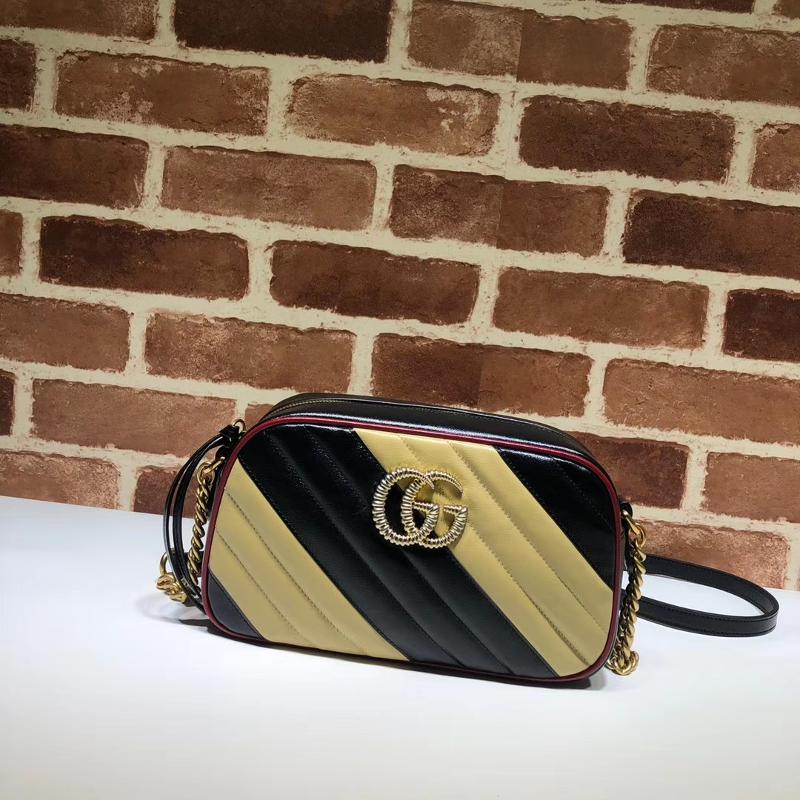 Gucci Chain Shoulder Bag 447632 oil wax thread buckle black and white color matching